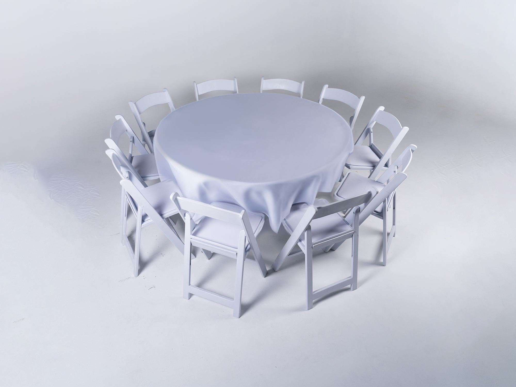 Mesa redonda con 10 sillas avant garde